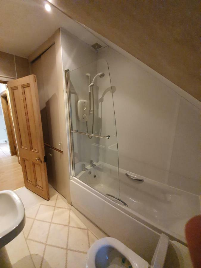 אינברנס Kenneth Street Aparthotel מראה חיצוני תמונה